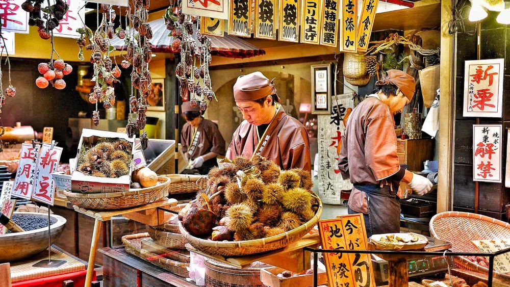 food stalls at Nishiki Market