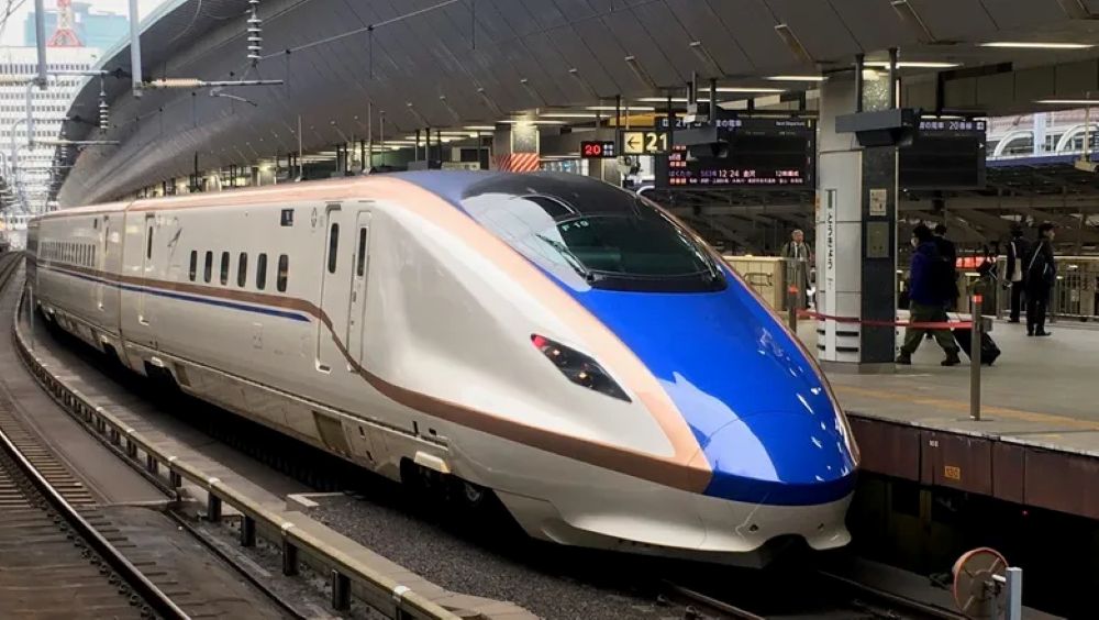 happy travelers on Shinkansen