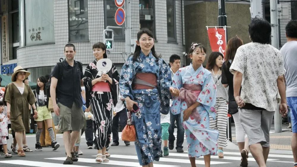 seasonal clothing for Tokyo summer