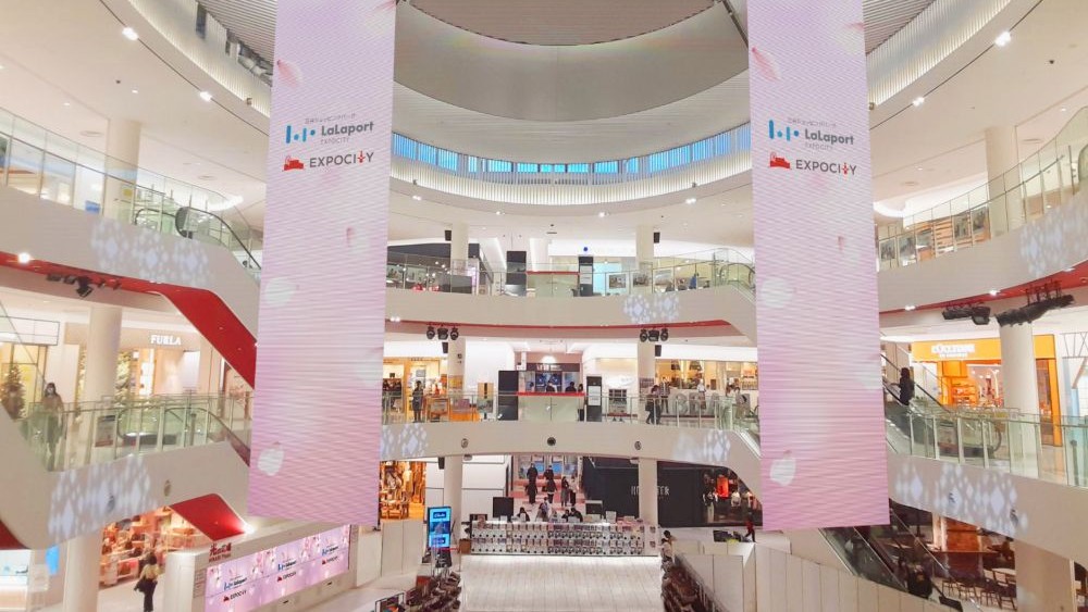 mall in Japan during weekday