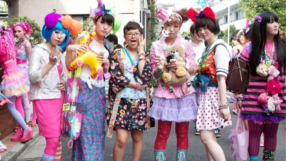 teens in Harajuku fashion