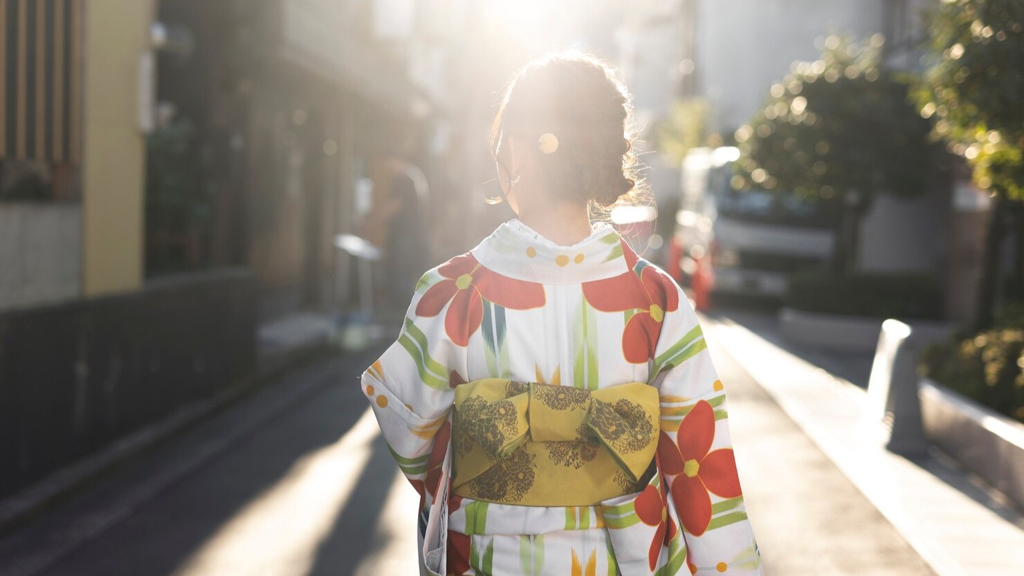 traveler mengenakan yukata