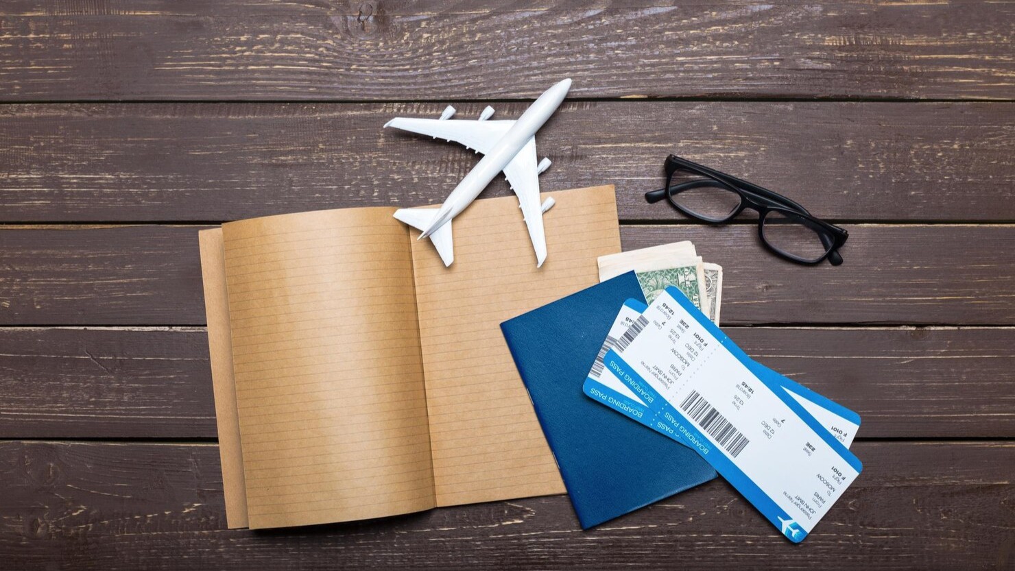 paspor, tiket, dan boarding pass