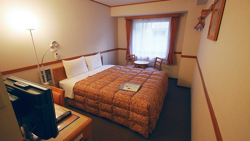 kamar business hotel sederhana di Tokyo