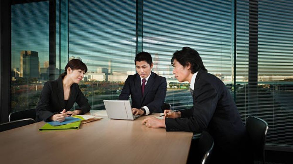 meeting formal di kantor Jepang